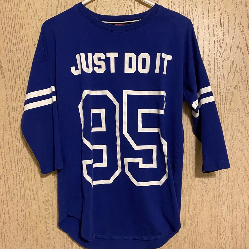 Women’s Nike shirt